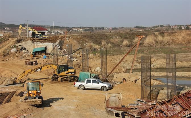 架設(shè)農(nóng)村公路橋梁，打造交通民生工程