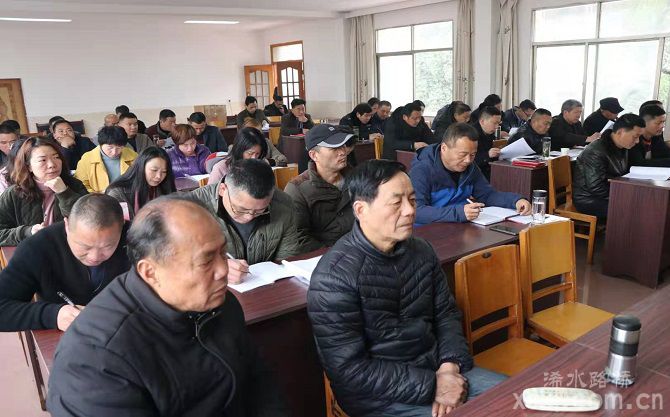 路橋公司認(rèn)真組織學(xué)習(xí)公路局第十七屆二次職代會暨黨風(fēng)廉政建設(shè)工作會議精神