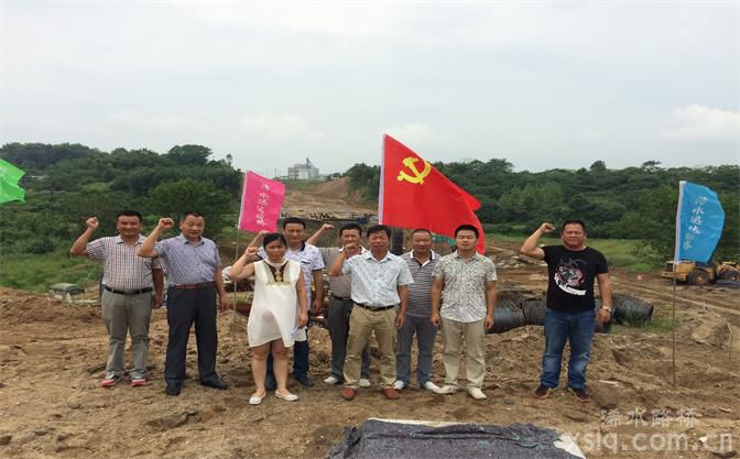浠水縣公路局工程支部開展以“兩學(xué)一做”為主題“支部主題黨日”活動